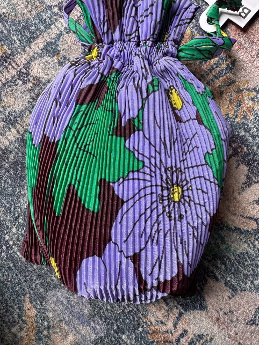 BAGGU Pleated Purple Floral Bag with Green Leaves NWT in Maroon Poppy - Picture 3 of 4